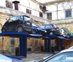 Doppi posti auto cortile